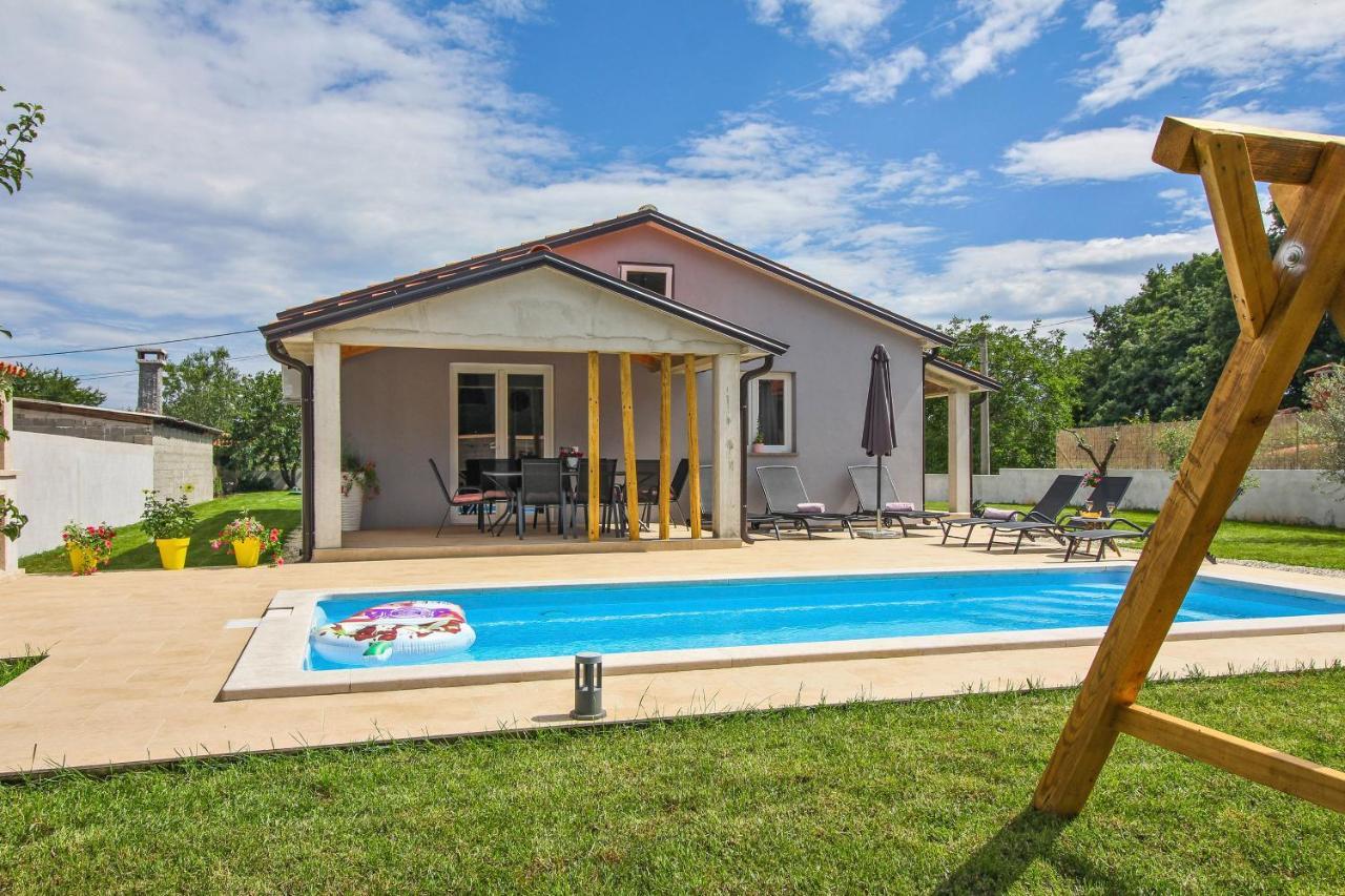 Natascha In Pamici - Haus Fuer 6 Personen Vila Žminj Exterior foto