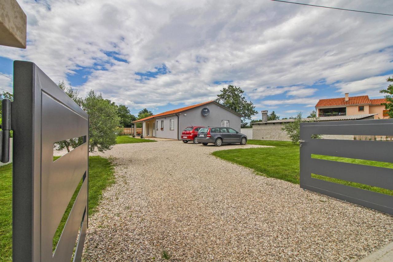 Natascha In Pamici - Haus Fuer 6 Personen Vila Žminj Exterior foto