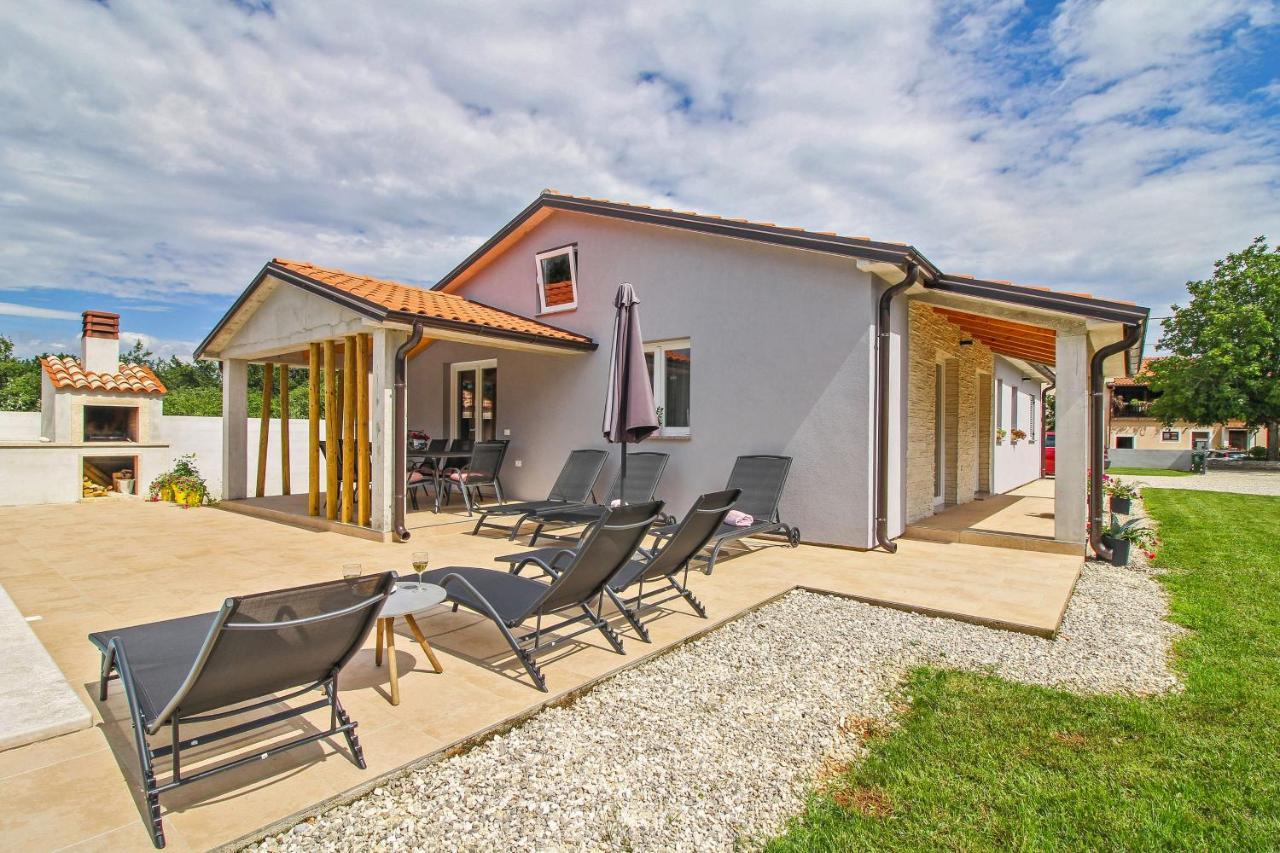 Natascha In Pamici - Haus Fuer 6 Personen Vila Žminj Exterior foto