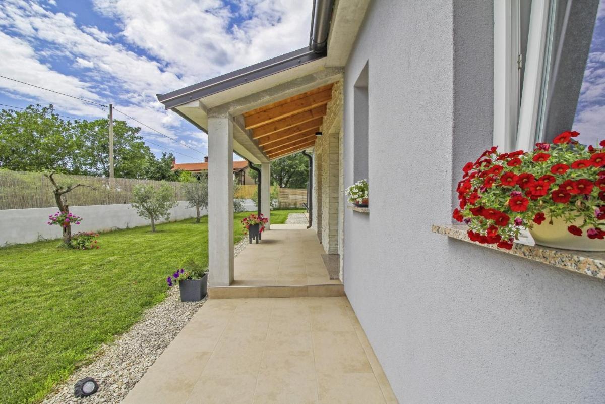 Natascha In Pamici - Haus Fuer 6 Personen Vila Žminj Exterior foto