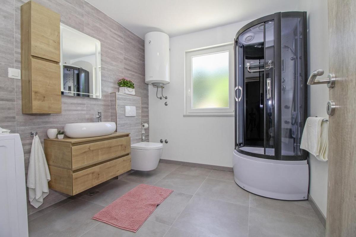 Natascha In Pamici - Haus Fuer 6 Personen Vila Žminj Exterior foto