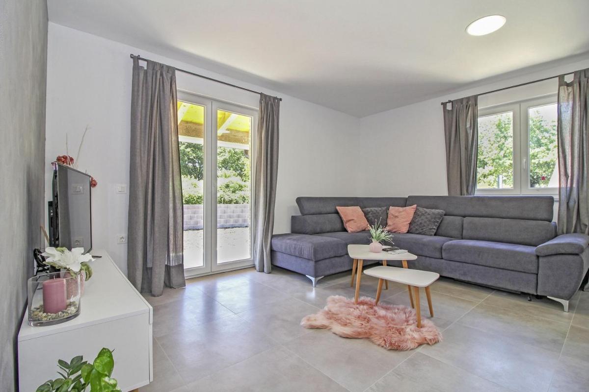 Natascha In Pamici - Haus Fuer 6 Personen Vila Žminj Exterior foto