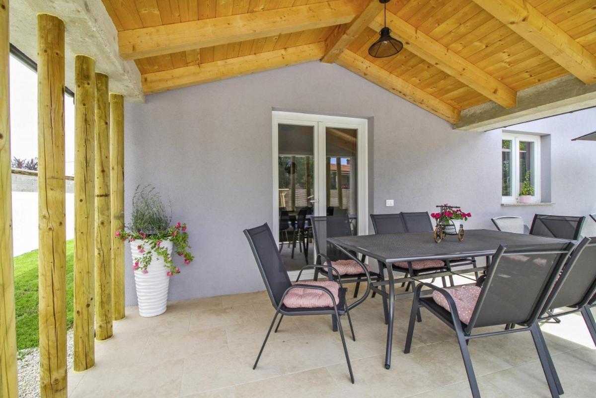 Natascha In Pamici - Haus Fuer 6 Personen Vila Žminj Exterior foto