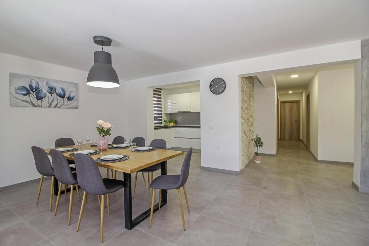 Natascha In Pamici - Haus Fuer 6 Personen Vila Žminj Exterior foto