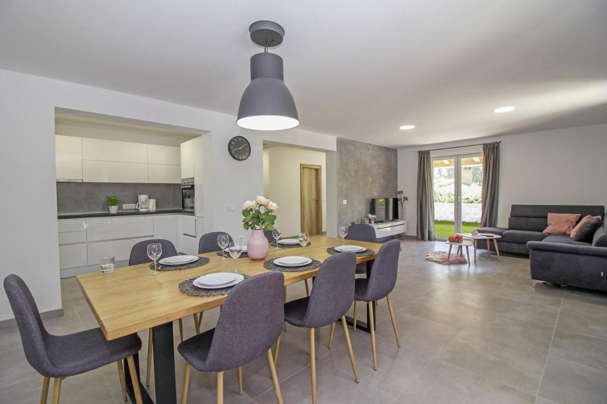 Natascha In Pamici - Haus Fuer 6 Personen Vila Žminj Exterior foto